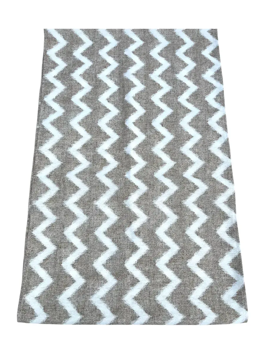 Camino de tela diseño zigzag color beige con blanco