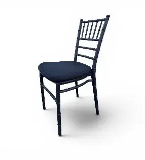 Silla chiavari negra con cojin negro