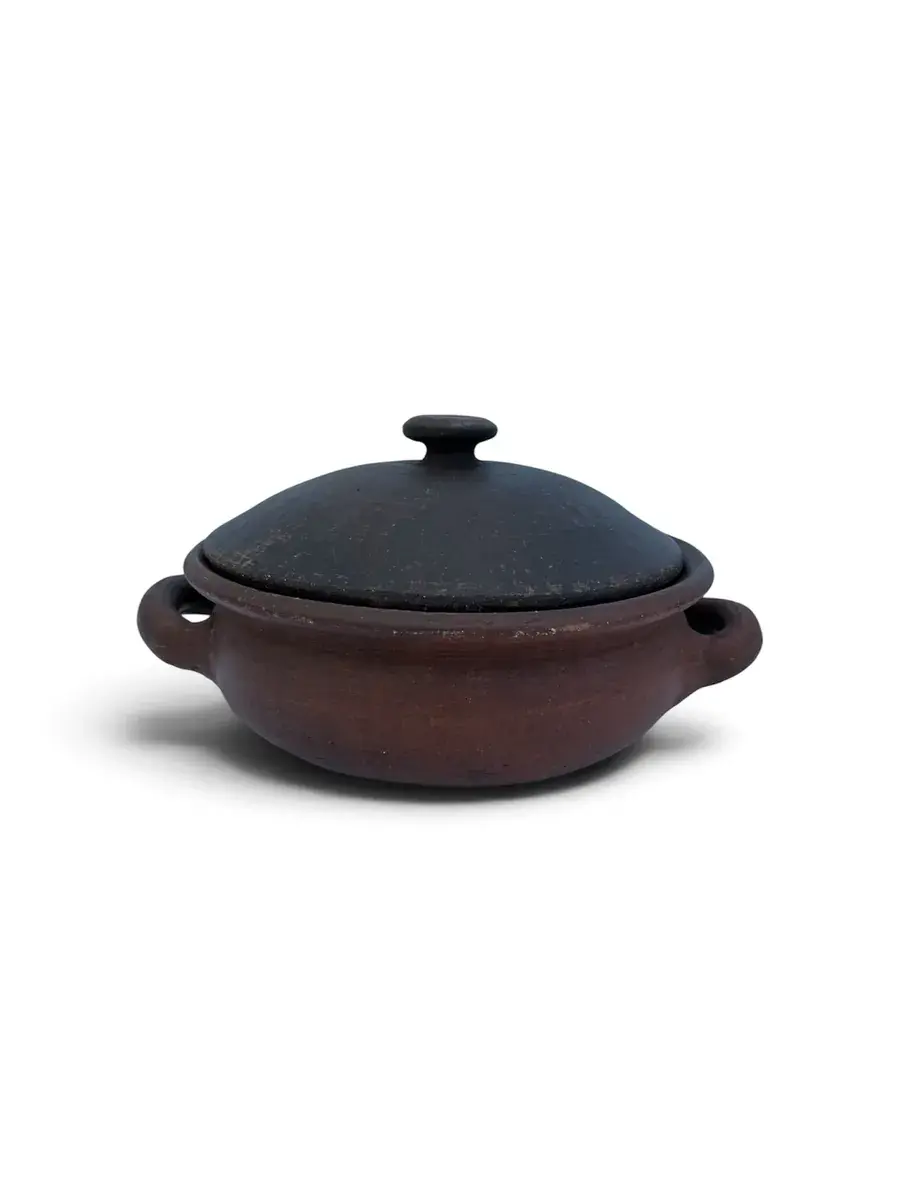 Olla de greda con tapa